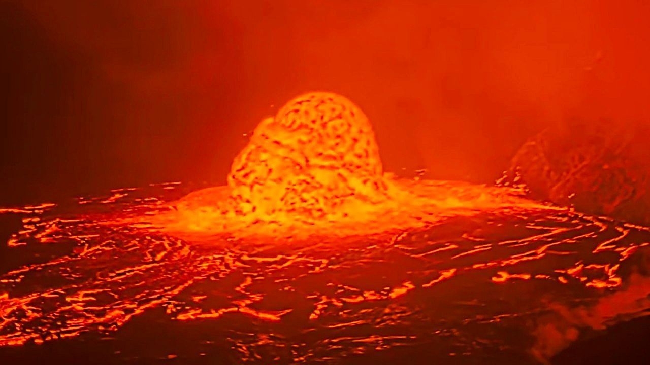 Video: Glühende Kuppel: Kilauea überrascht mit spektakulärer Lava-Show