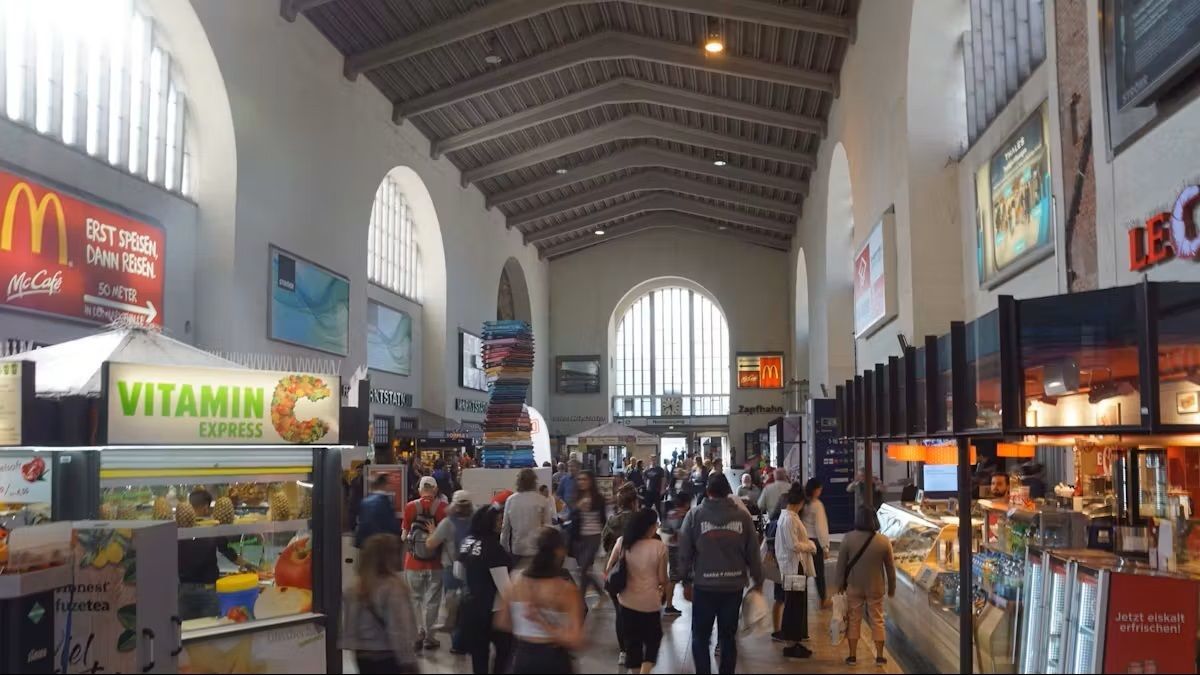 Bahnhof Stuttgart: A Comparison to Then vs. in the Future.