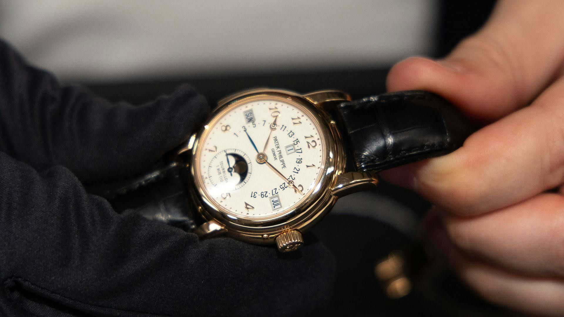 Video: Stuttgart: Sammler zahlt irrsinnige Summe für Luxusuhr