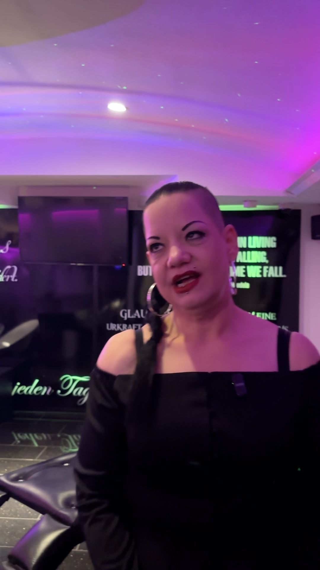 Video: Sie ist Stuttgarts BDSM-Lehrerin