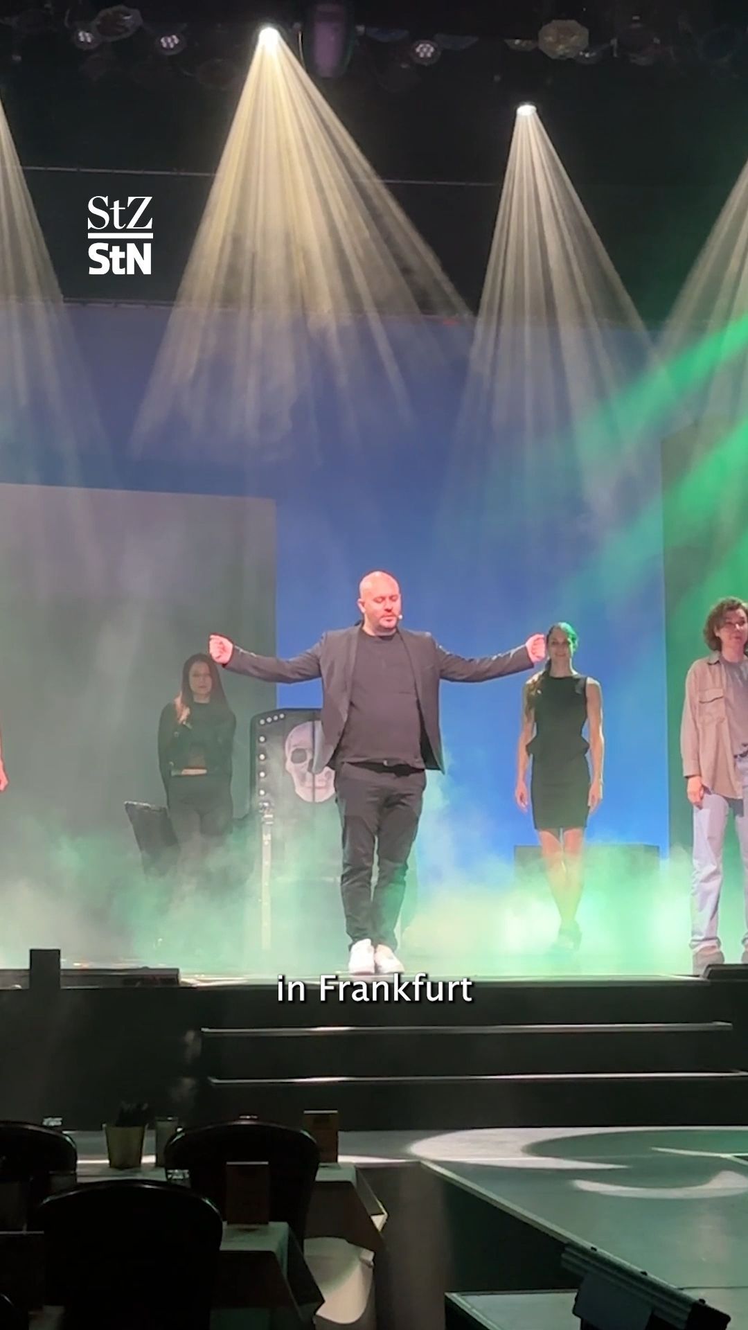 Video: Neue Show an Stuttgarter Varieté fast geplatzt - Magier saß auf Kreuzfahrtschiff in Abu Dhabi fest