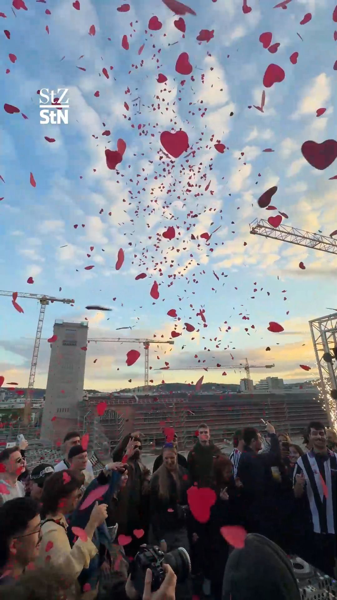 Video: Techno-Party über Stuttgart 21 - Infoturm wird zum Club