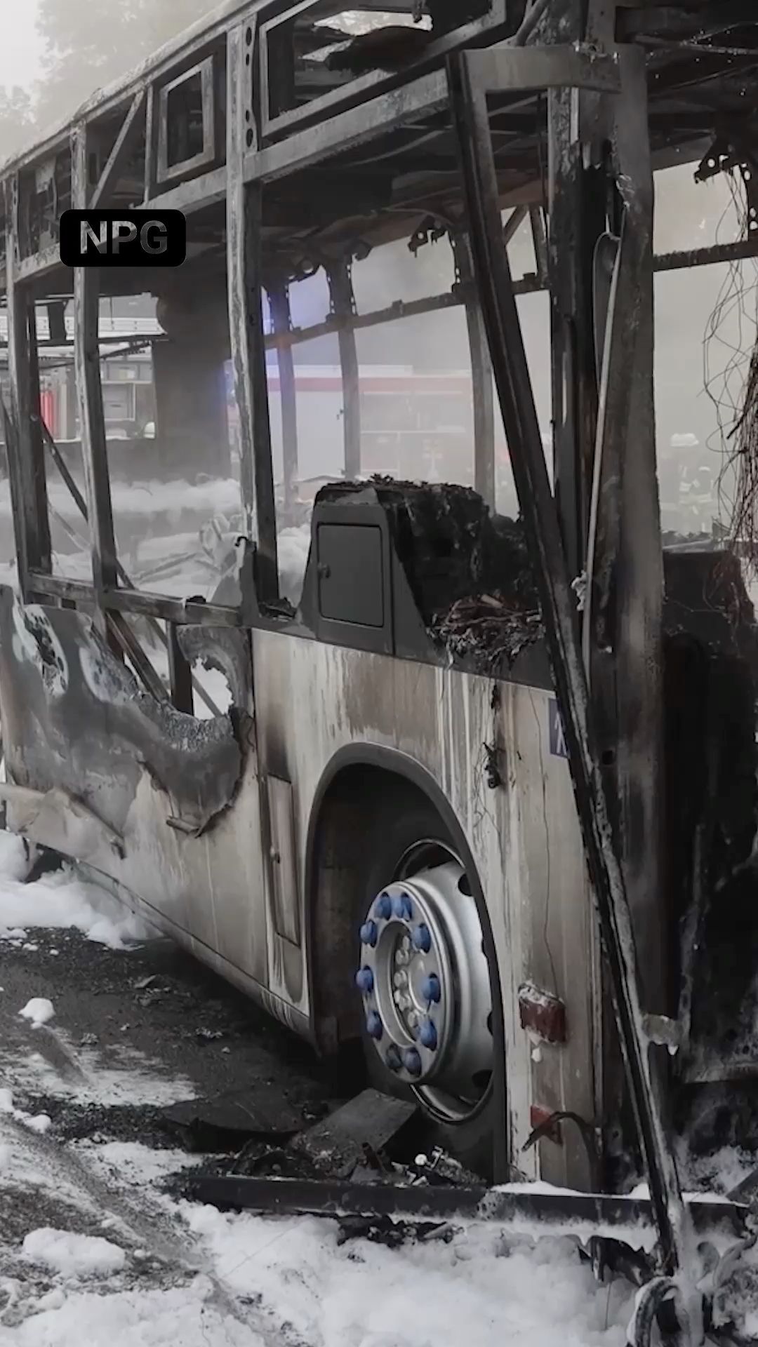 Video: Linienbus brennt - Schüler retten sich vor den Flammen