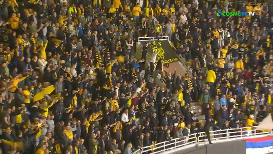 Ο κόσμος δεν σταμάτησε να τραγουδά ούτε στο ημίχρονο (VIDEO)