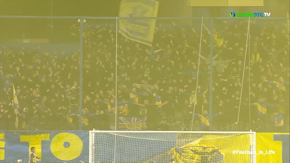 Επέστρεψε ο κόσμος στα γήπεδα της super League – Γεμάτο το γήπεδο του Αγρινίου (VID)