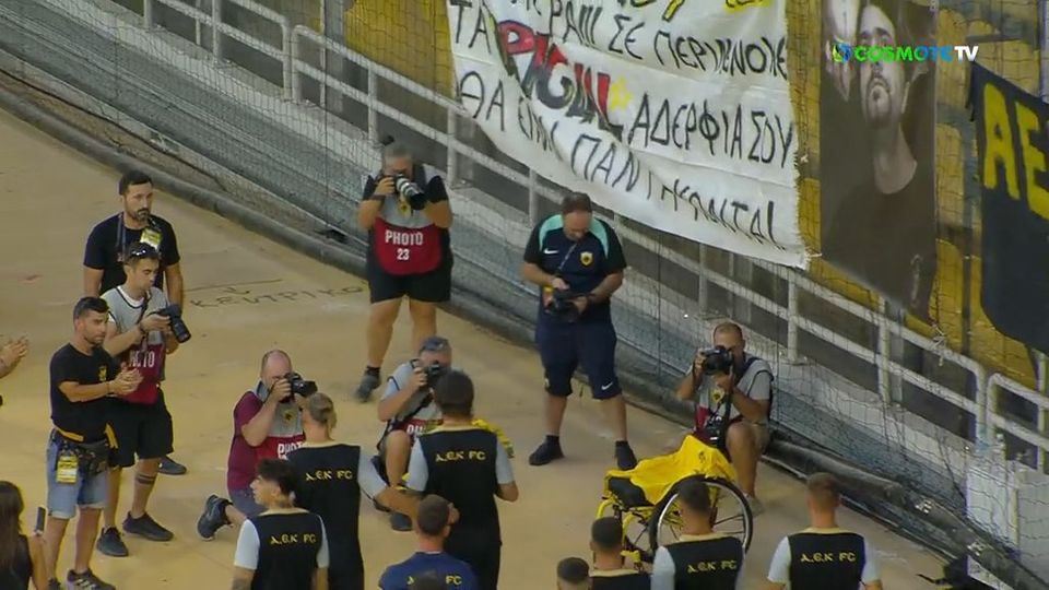 ΠΑΕ ΑΕΚ: «Φόρος τιμής στη μνήμη του Νίκου Ξηροκώστα-Αθάνατος» (VIDEO)