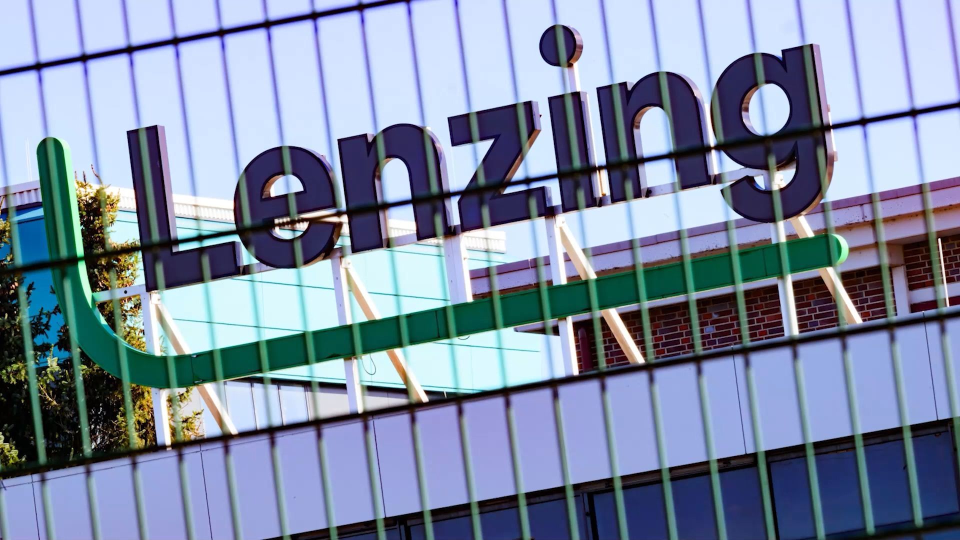 200 posities geschrapt: Lenzing-medewerkers protesteren tegen banenverlies