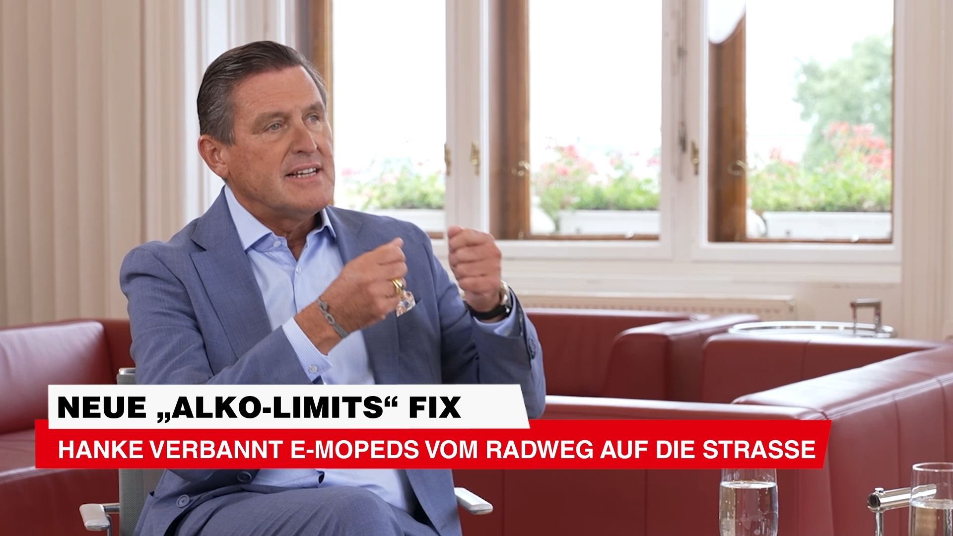 Video: Hanke verbannt E-Mopeds vom Radweg auf die Straße
