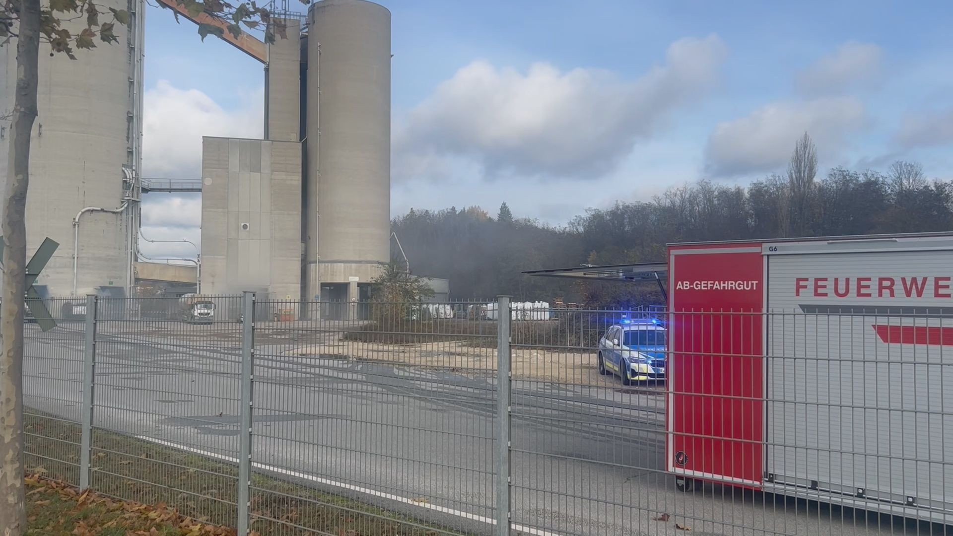 Brand im Regensburger Kalkwerk: Wegen starker Rauchentwicklung musste das Gebiet gemieden werden