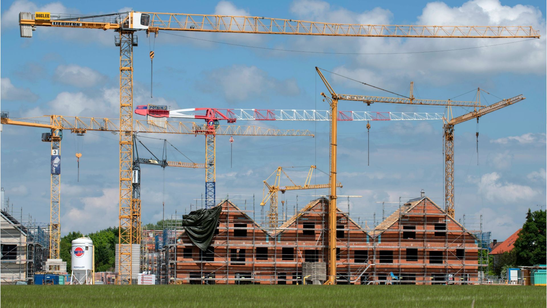 Talfahrt im Wohnungsbau hält laut Prognosen 2024 an