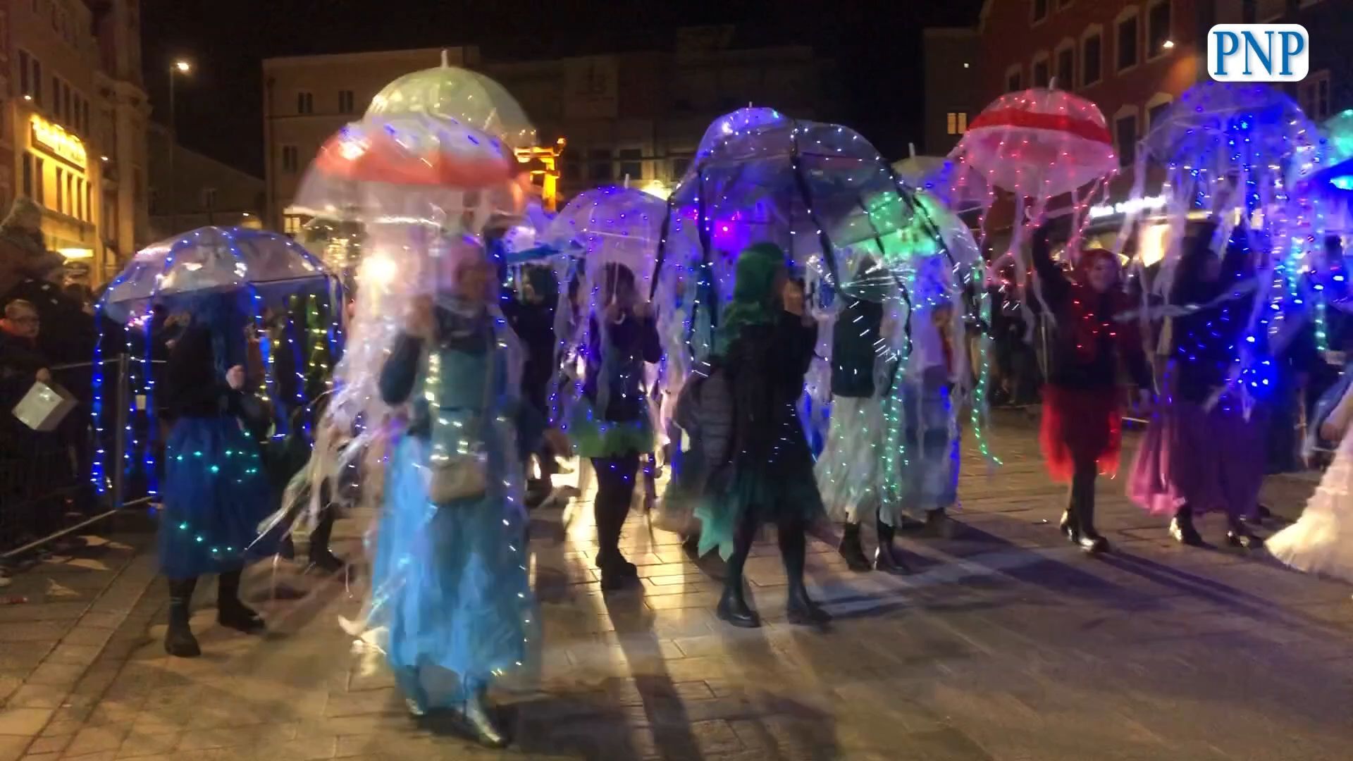 Tolle Stimmung und Lok Emma beim Nachtfaschingszug in Eggenfelden