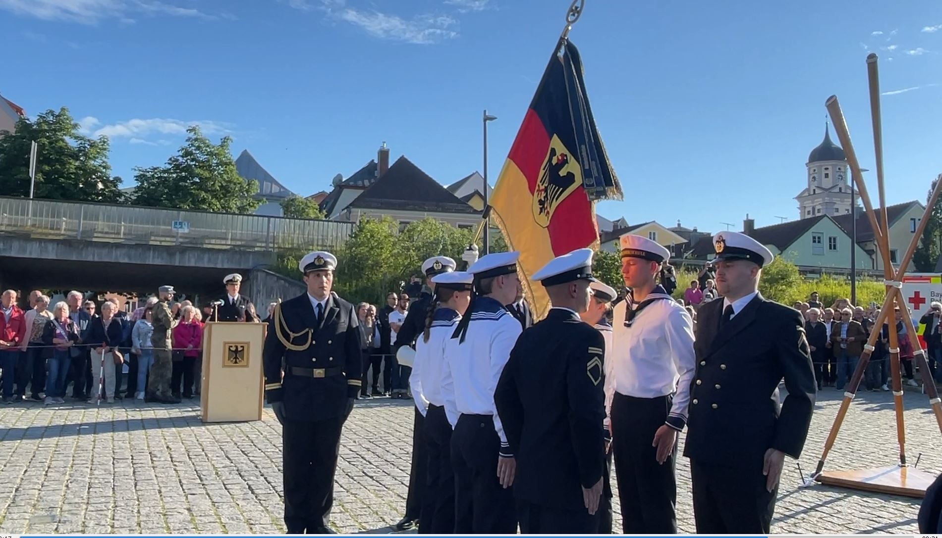 Marinetechnikschule Parow: Feierliches Gelöbnis an der Donaupromenade in Vilshofen