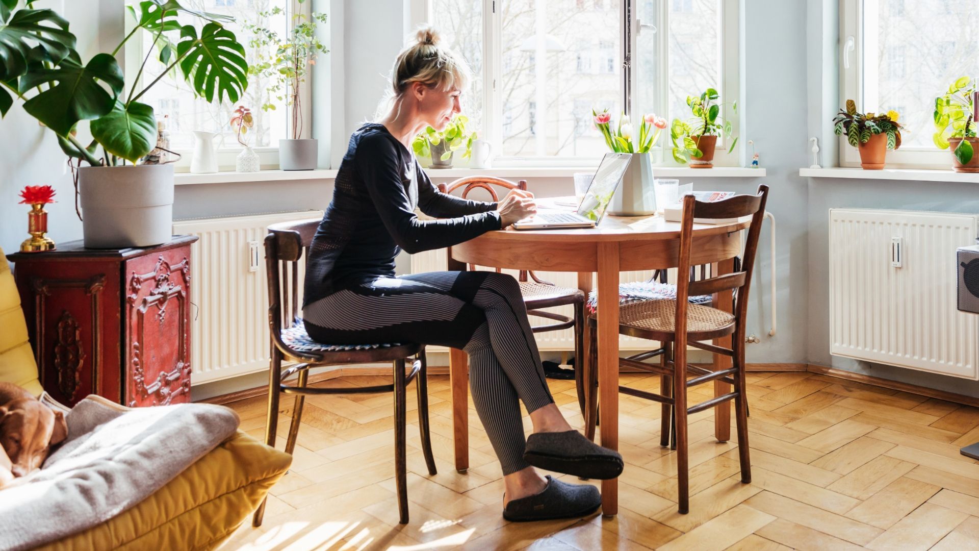 Mit wenig Geld: So wird Ihr Homeoffice rückenfreundlicher