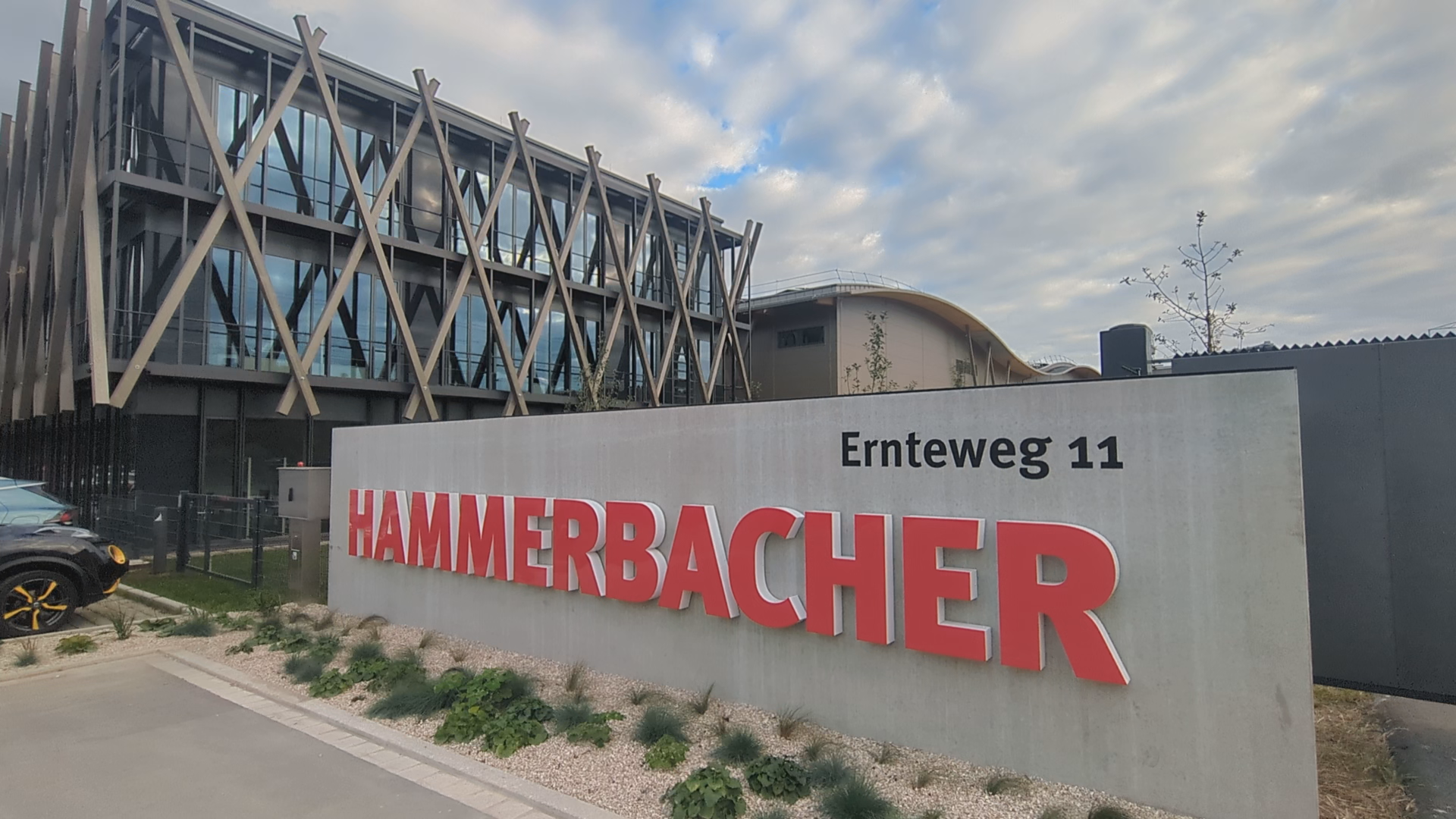 Video: Neumarkt – Firma Hammerbacher weiht Firmenzentrale ein