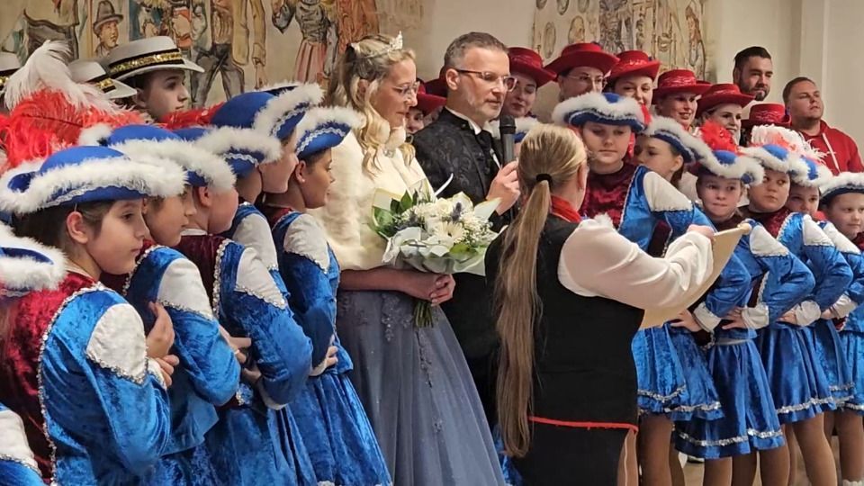 Video: Faschingsgilde Roßbach hat ihr neues Prinzenpaar vorgestellt und den Rathausschlüssel in Empfang genommen