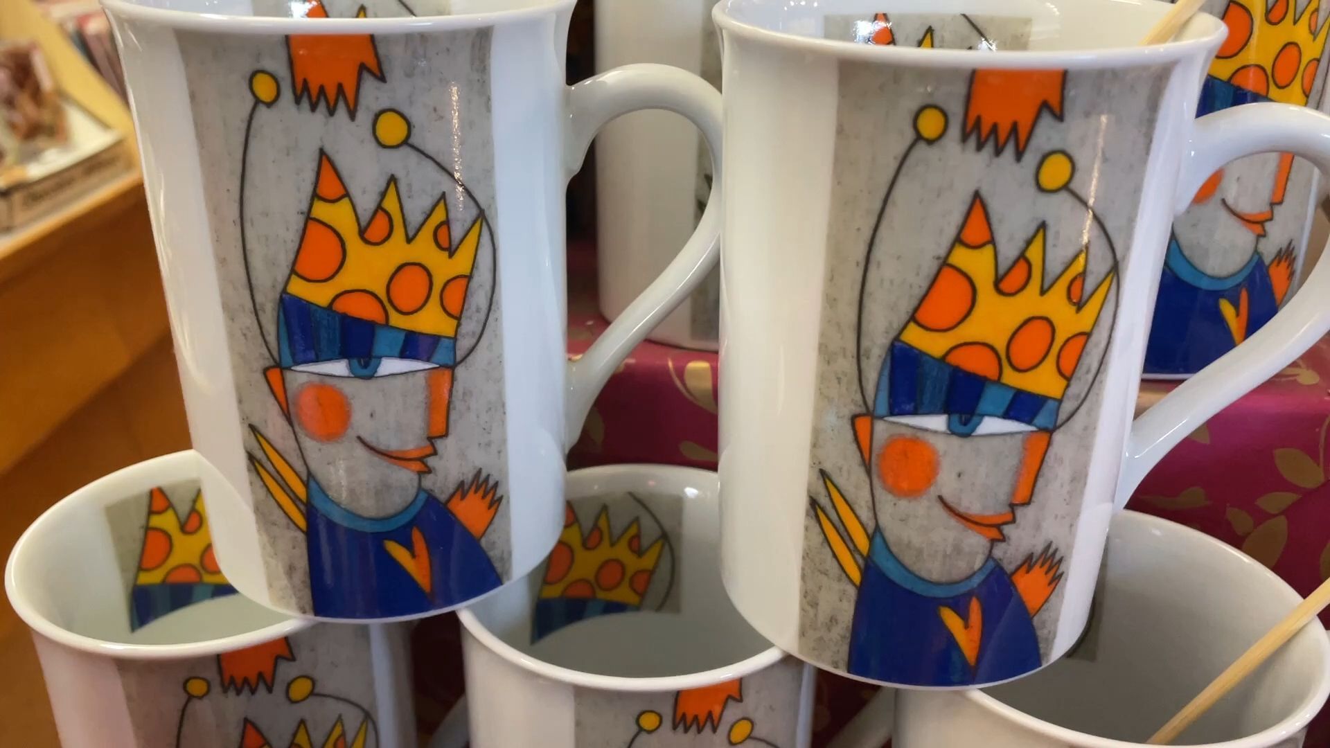 Video: Eine königliche Tasse für den guten Zweck