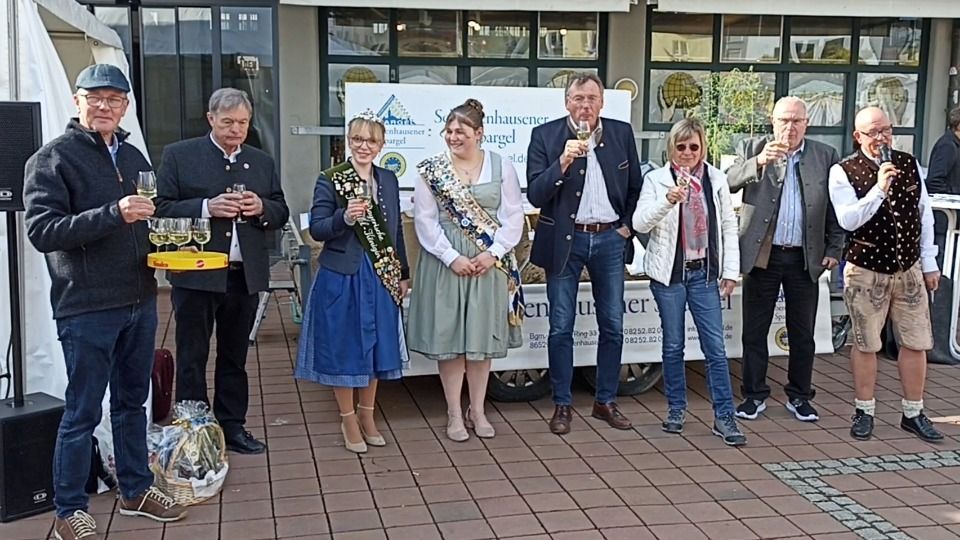 Video: Neuburg eröffnet Spargelsaison
