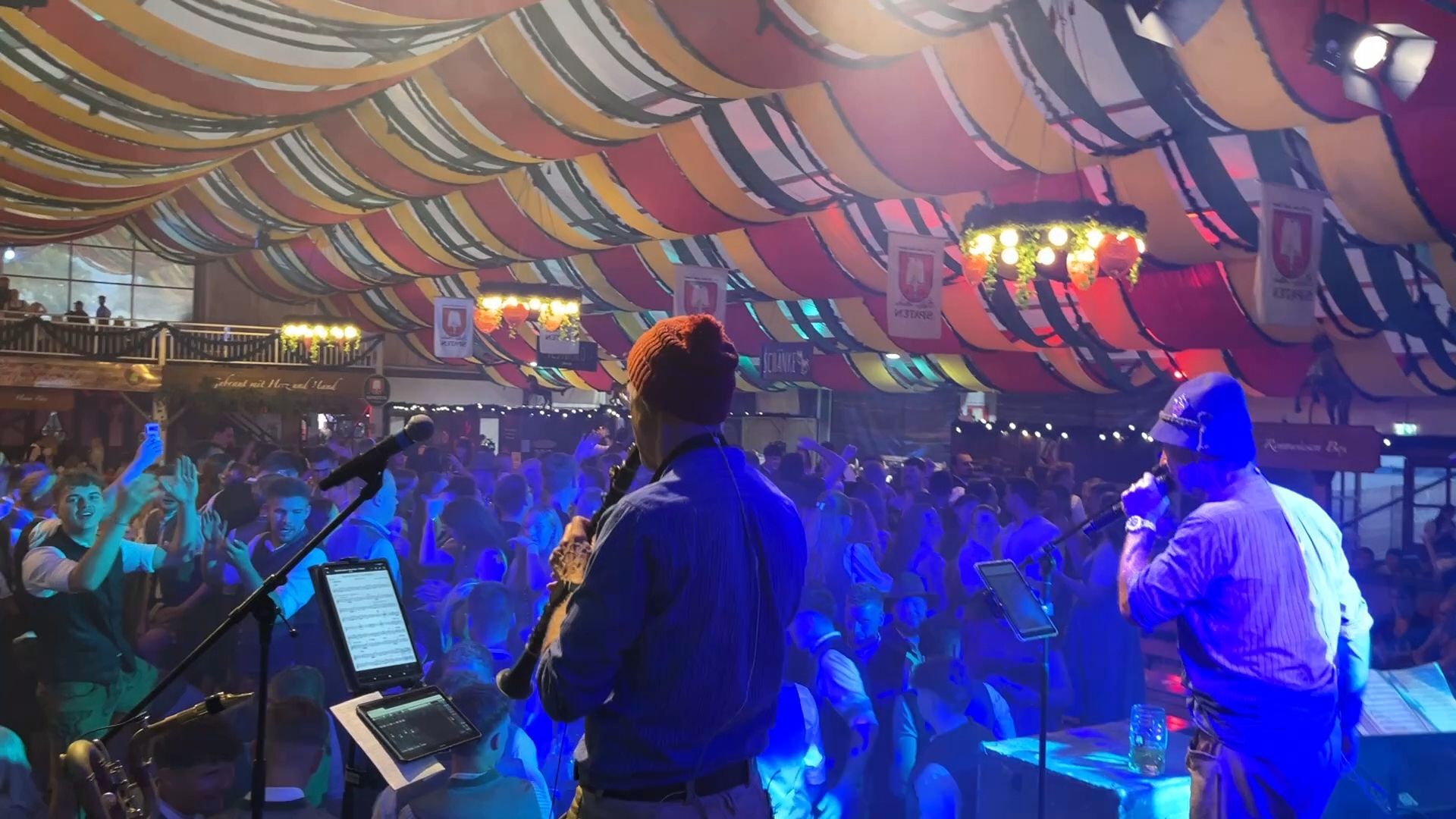 Video: Von Pferderennen bis Bierzeltgaudi: Einiges geboten auf dem Barthelmarkt in Oberstimm