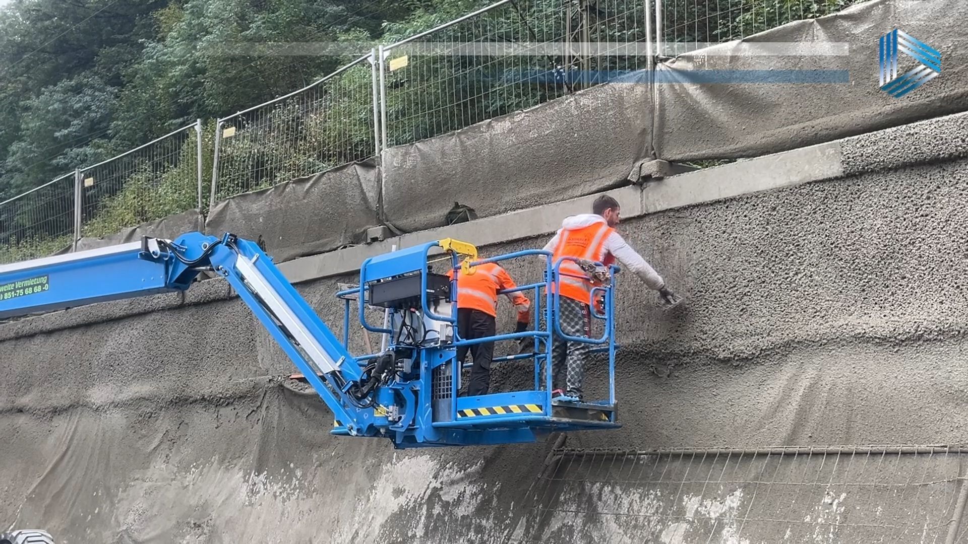 Video: Knochenjob an der Löwenwand