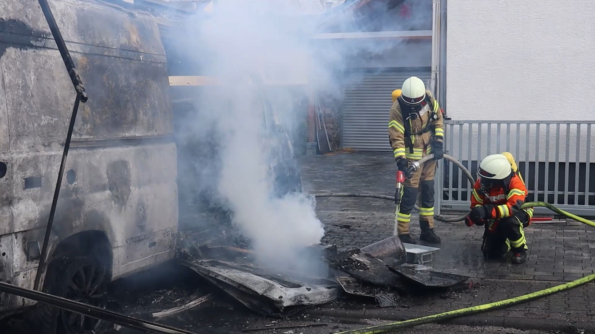 Wohnmobil brennt in Sinsheim-Waldangelloch aus – Besitzer verhindert Schlimmeres