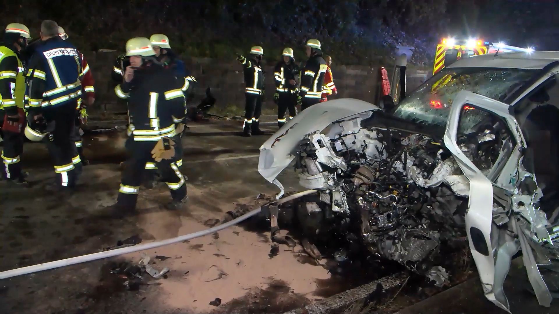 Video: 19-Jähriger gerät in Gegenverkehr – Schwerer Frontalcrash auf der L 534