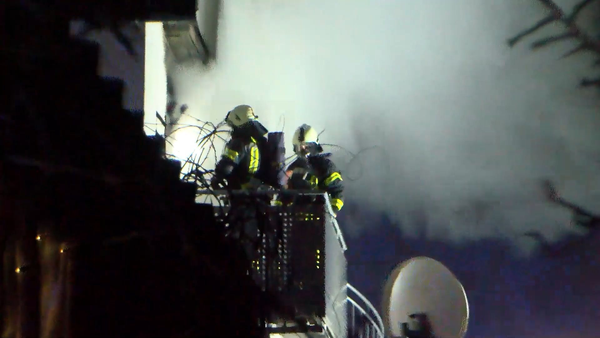 Video: Wohnungsbrand in Nußloch: Drei Bewohner im Krankenhaus, Schaden bei 150.000 Euro