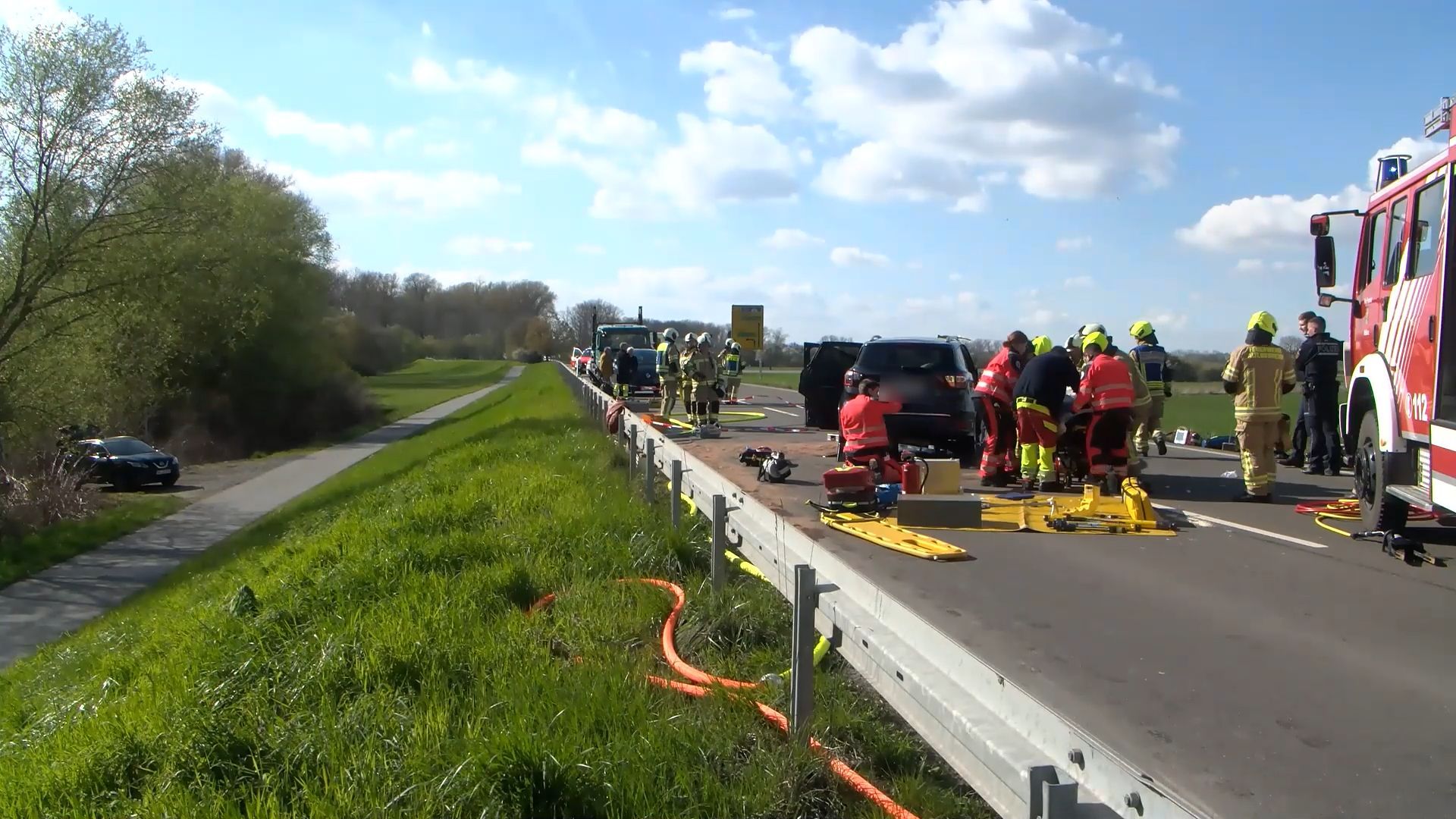 Video: Tödlicher Frontalcrash bei Altlußheim – ein Toter, mehrere Schwerverletzte