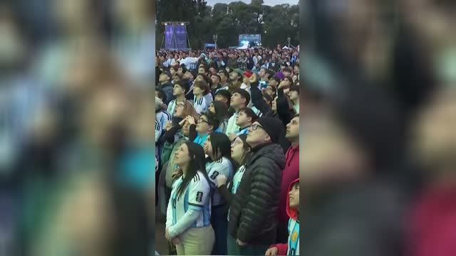 Martínez hits late: Argentina fans escalate