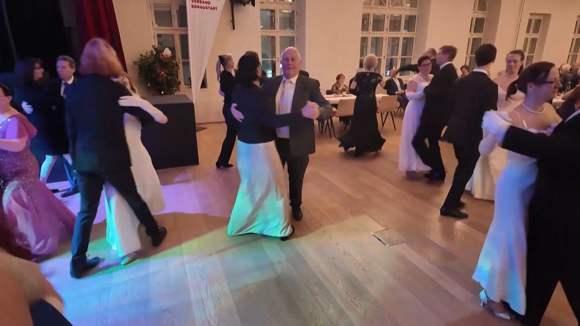 Video: Generationenball Donaustadt Ein Abend voller Musik, Begegnung und Lebensfreude