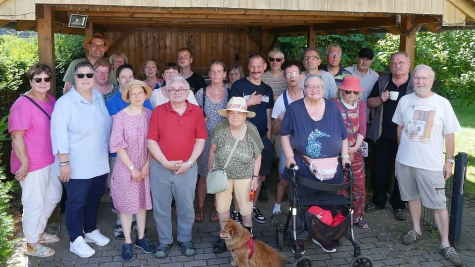 Protest: Ohne Fachkraft keine Bildungsreisen für Menschen mit Behinderung möglich