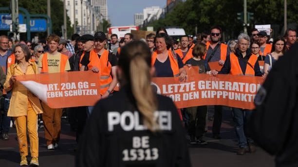 "Letzte Generation" beendet Straßenblockaden und plant stattdessen Massenkundgebungen