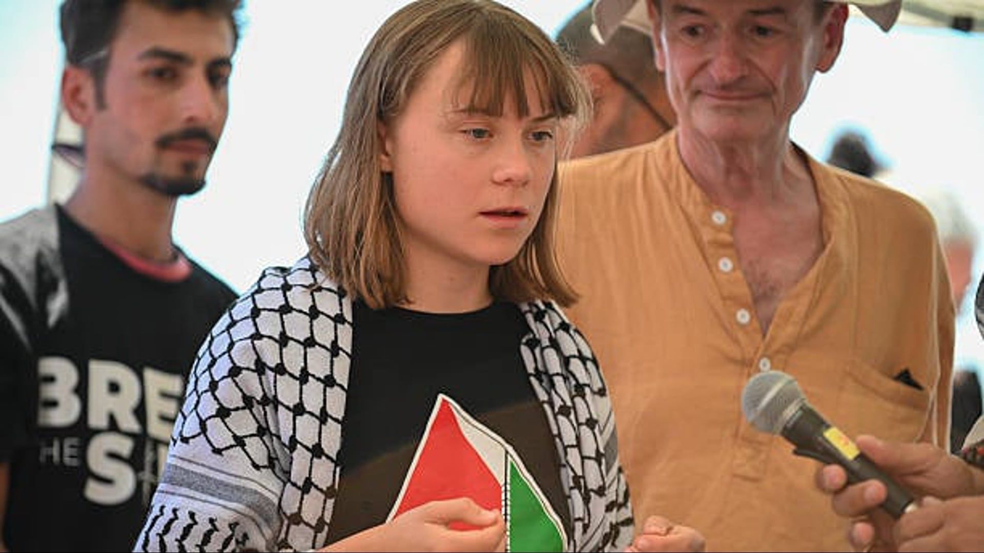 Video: Greta Thunberg kommt nach ihrer Ausweisung aus Israel in Paris an