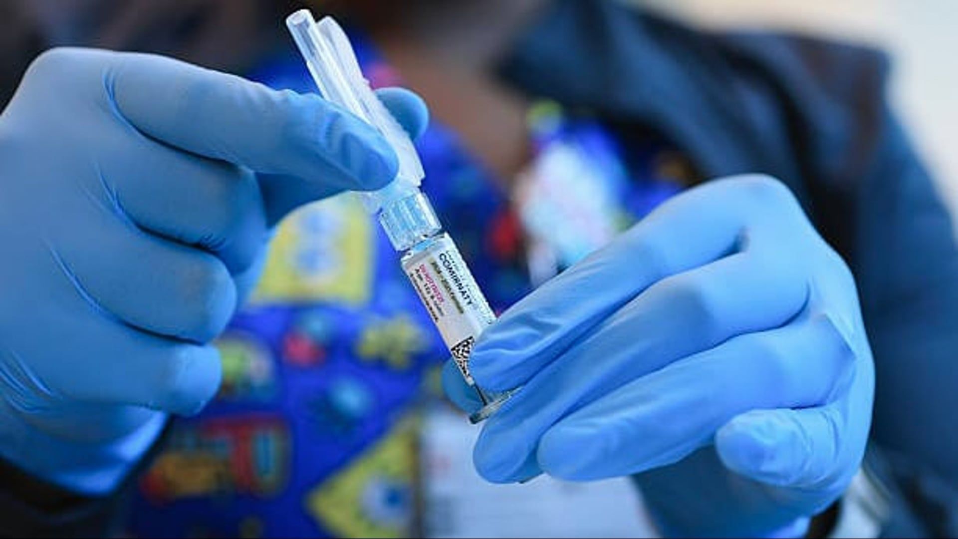 Video: CDC zieht COVID-19 Impfempfehlung zurück und fordert getrennte MMRV-Impfungen