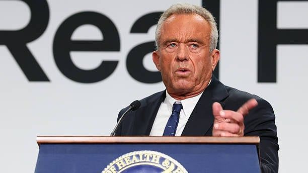Video: RFK Jr. sagt, er „hat früher Kokain von Toilettensitzen geschnupft“