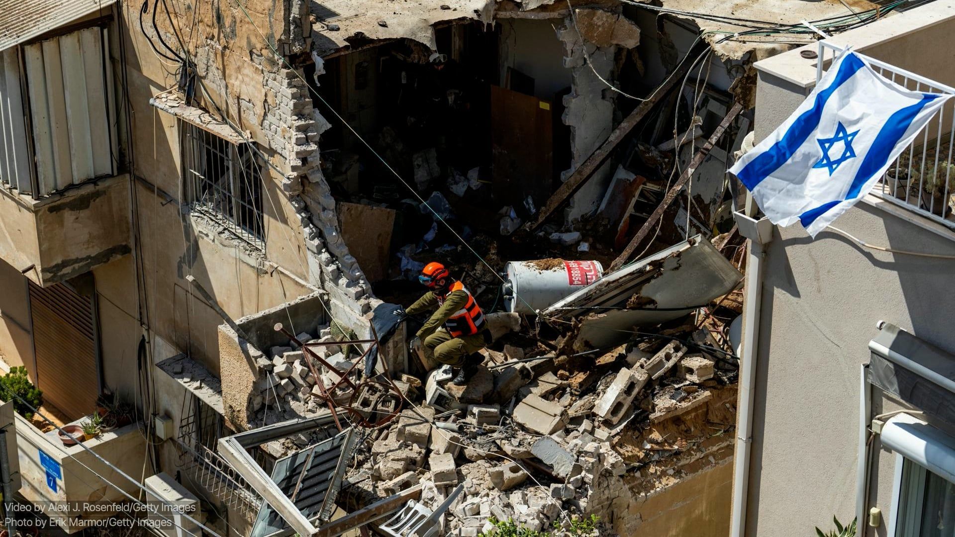 Video: Iran Greift Israel An Und Bezeichnet Trump-Gespräche Als „Fake News“