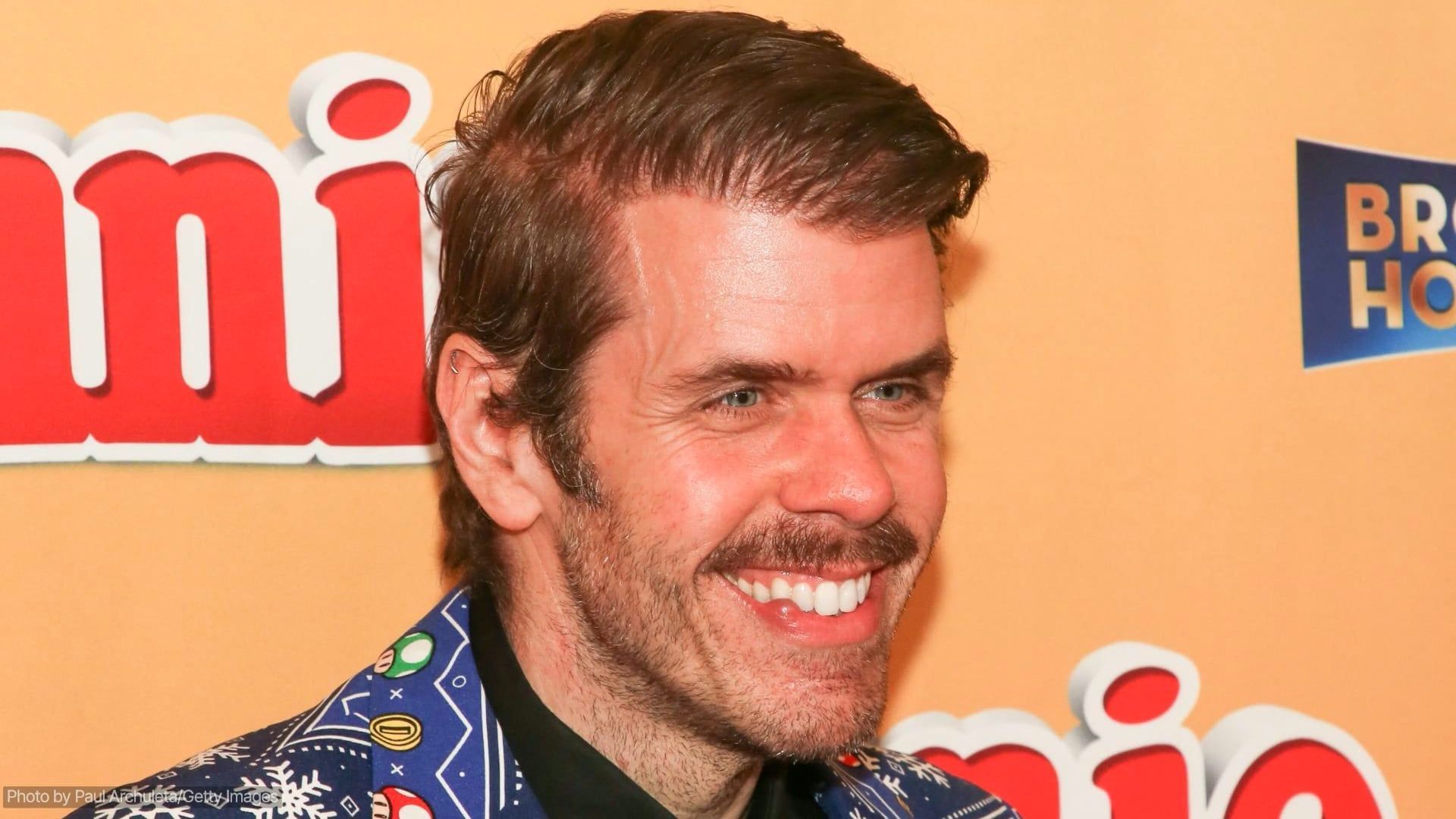 Video: Perez Hilton Ist Nach Dem TikTok-Vorfall Mit Selbstverletzung Wieder Ansprechbar