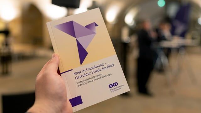 Video: Evangelische Kirche positioniert sich neu zu militärischer Gewalt