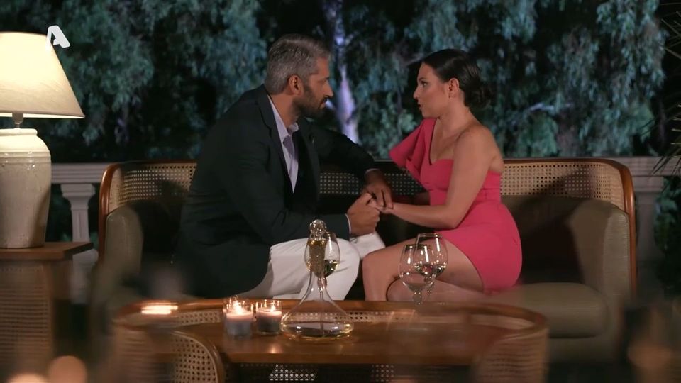 The Bachelor: Το διπλό ραντεβού έφερε μια αναπάντεχη αποχώρηση - Έκλαιγε με  λυγμούς η Αθηνά New York | Gossip-tv.gr