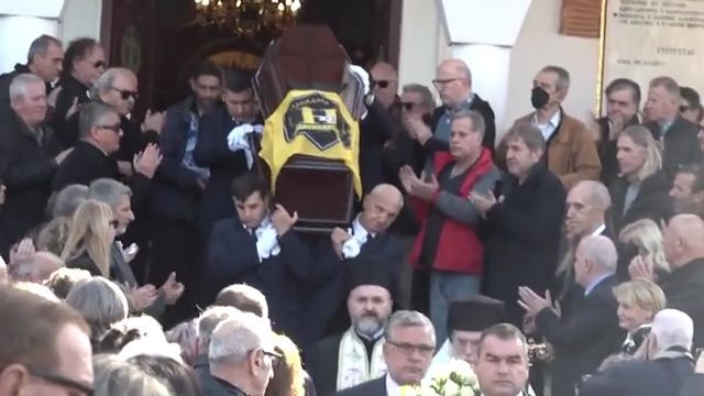 Συγκίνηση στο τελευταίο αντίο στον Νίκο Σαργκάνη – ‘Ολο το ποδόσφαιρο αποχαιρέτησε το «Φάντομ»