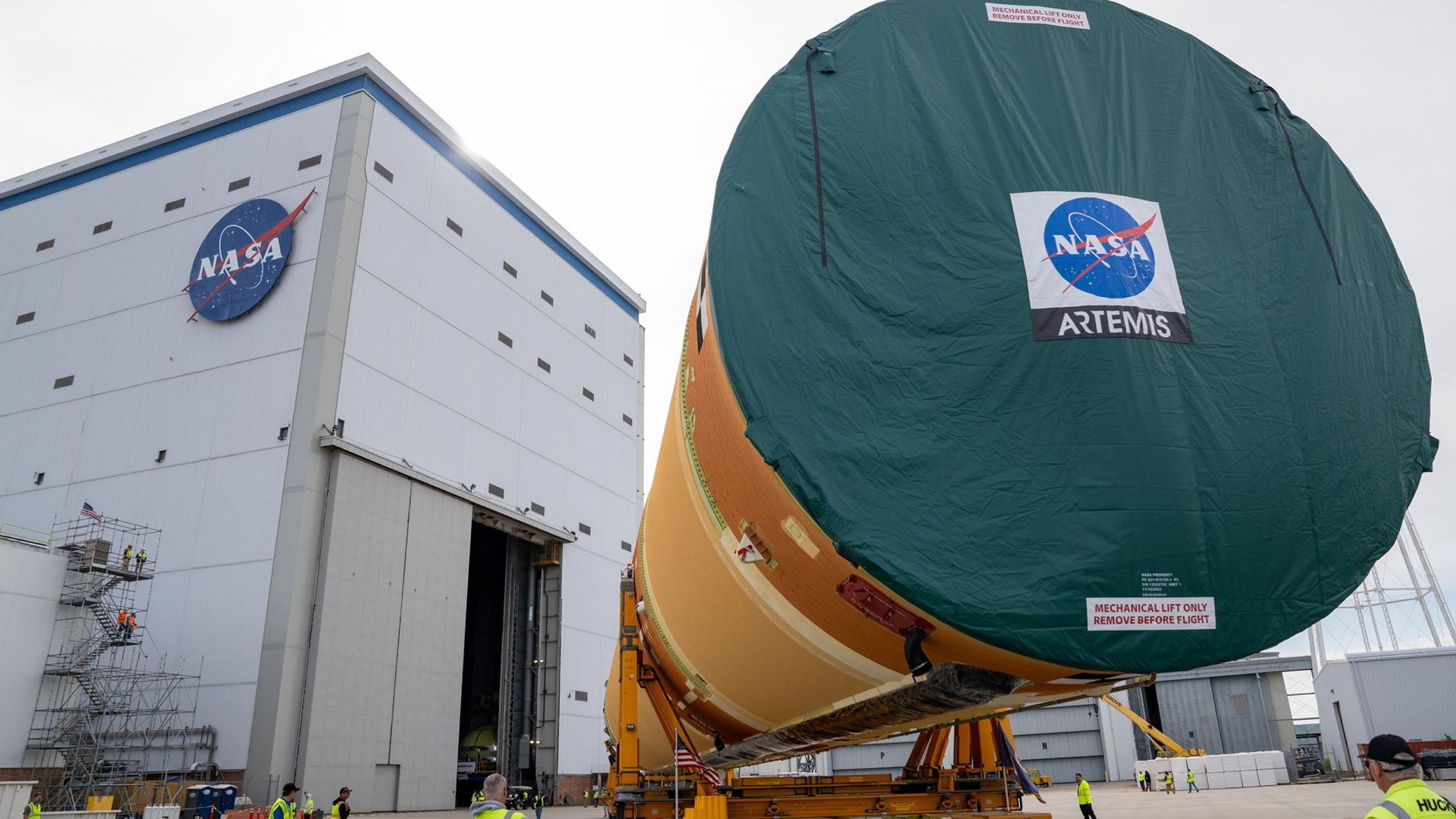 Video: NASA bereitet nächste Rakete für Mondmission vor