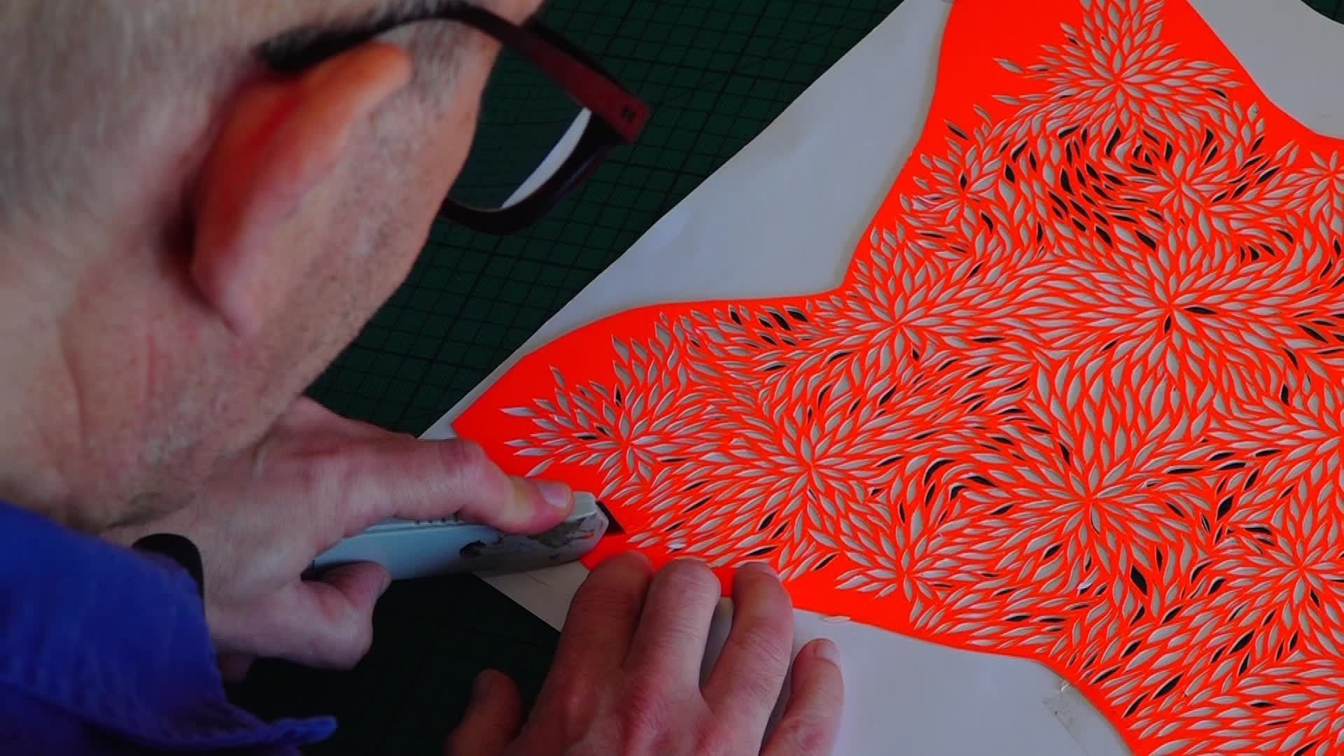 Heimatzeit - Mobile Studio in Günzburg with the Paper Cutting Artist Hans Lankes