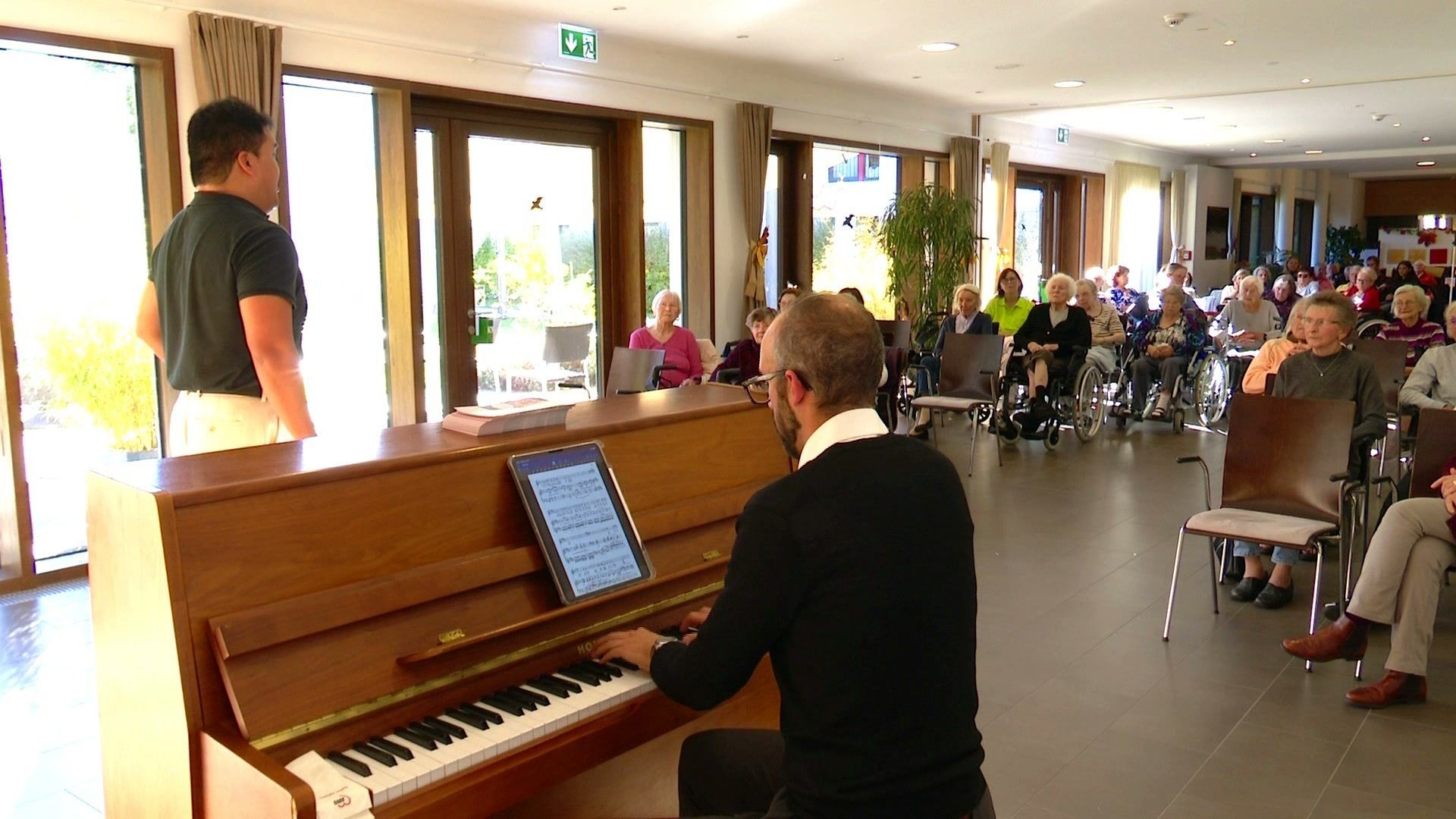 Video: Livemusik von Studierenden - besonderes Erlebnis für Senioren