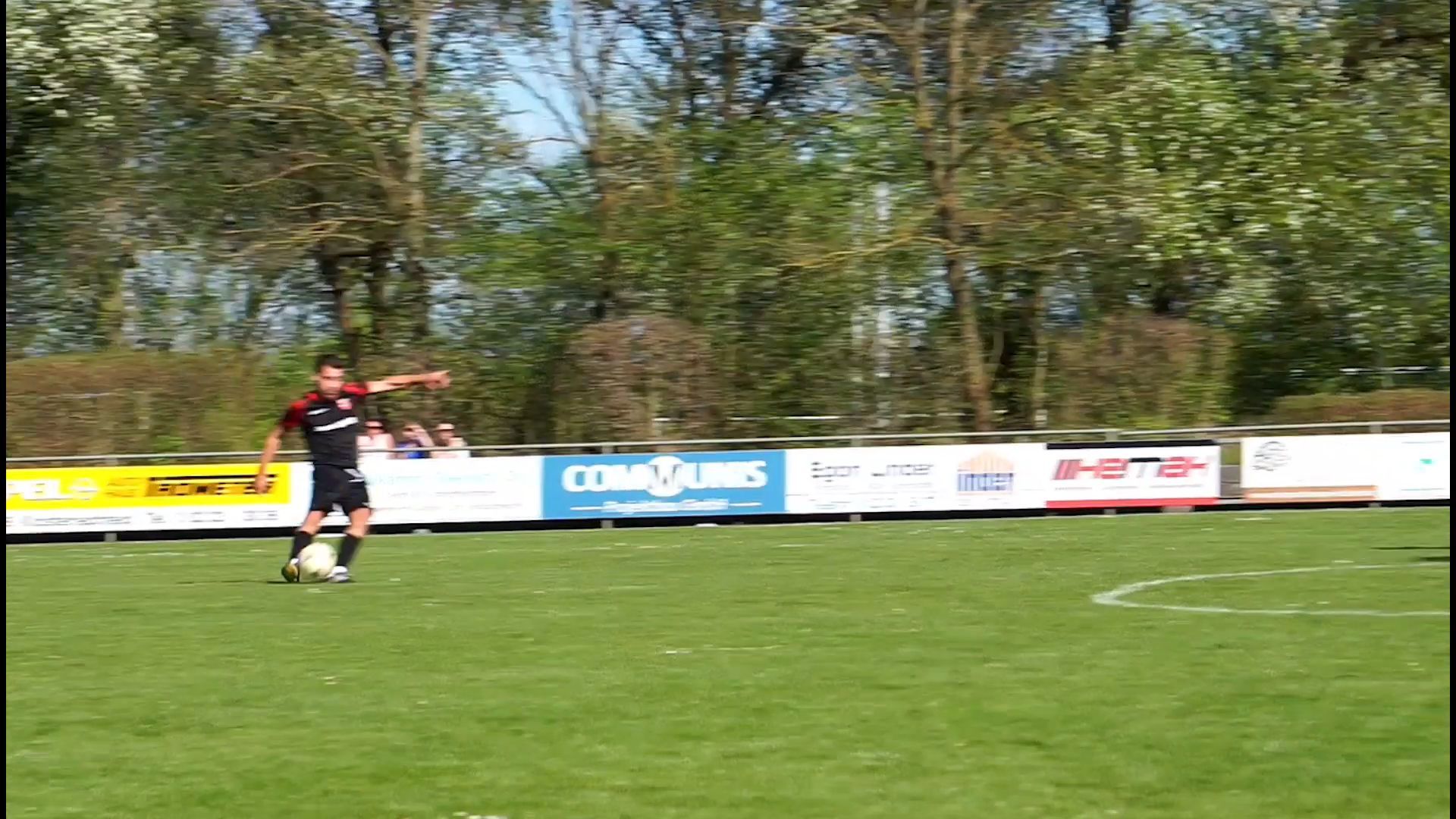 Video: Traum-Freistoß von A-Klasse-Kicker