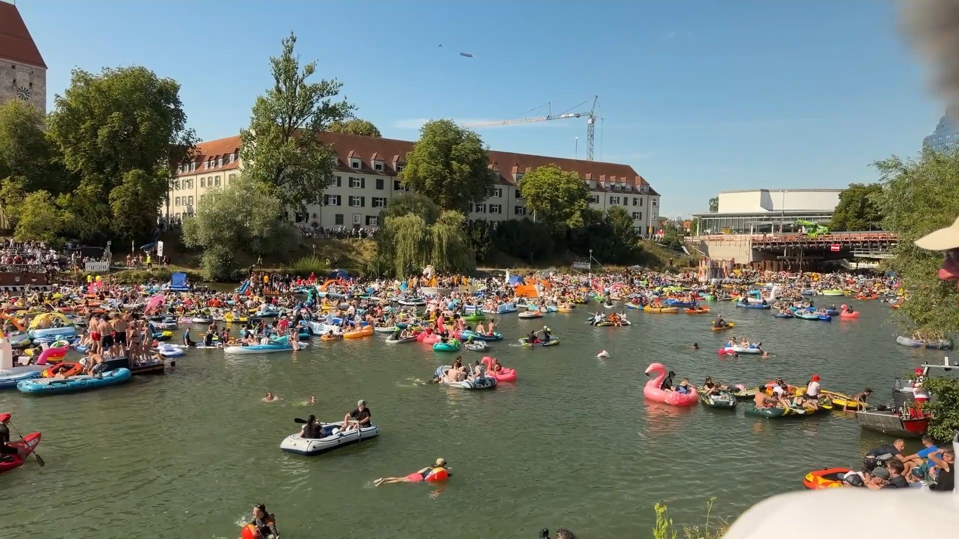 Video: Ulmer Nabada lockt tausende Menschen an die Donau