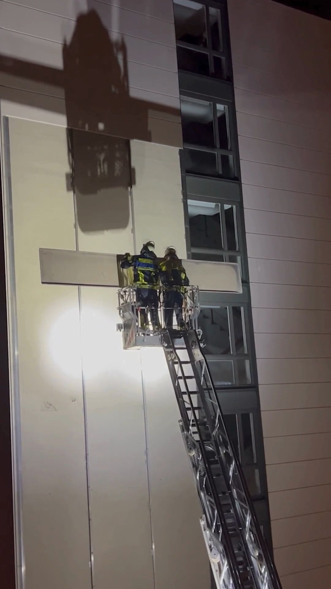 Video: Schwerer Sturmschaden in Augsburg-Oberhausen