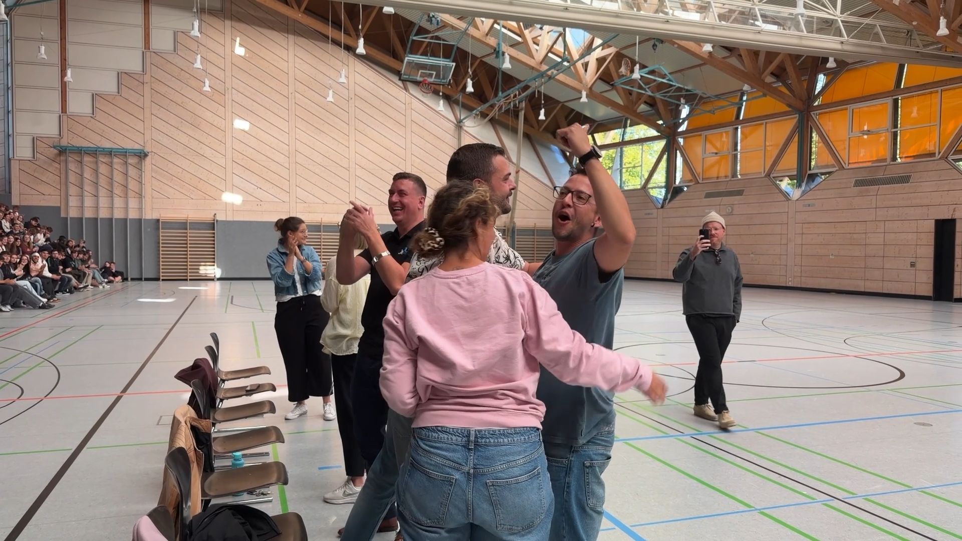 Video: Großer Moment für die Hans-Leipelt-Schule: Schulpreis sorgt für große Spannung