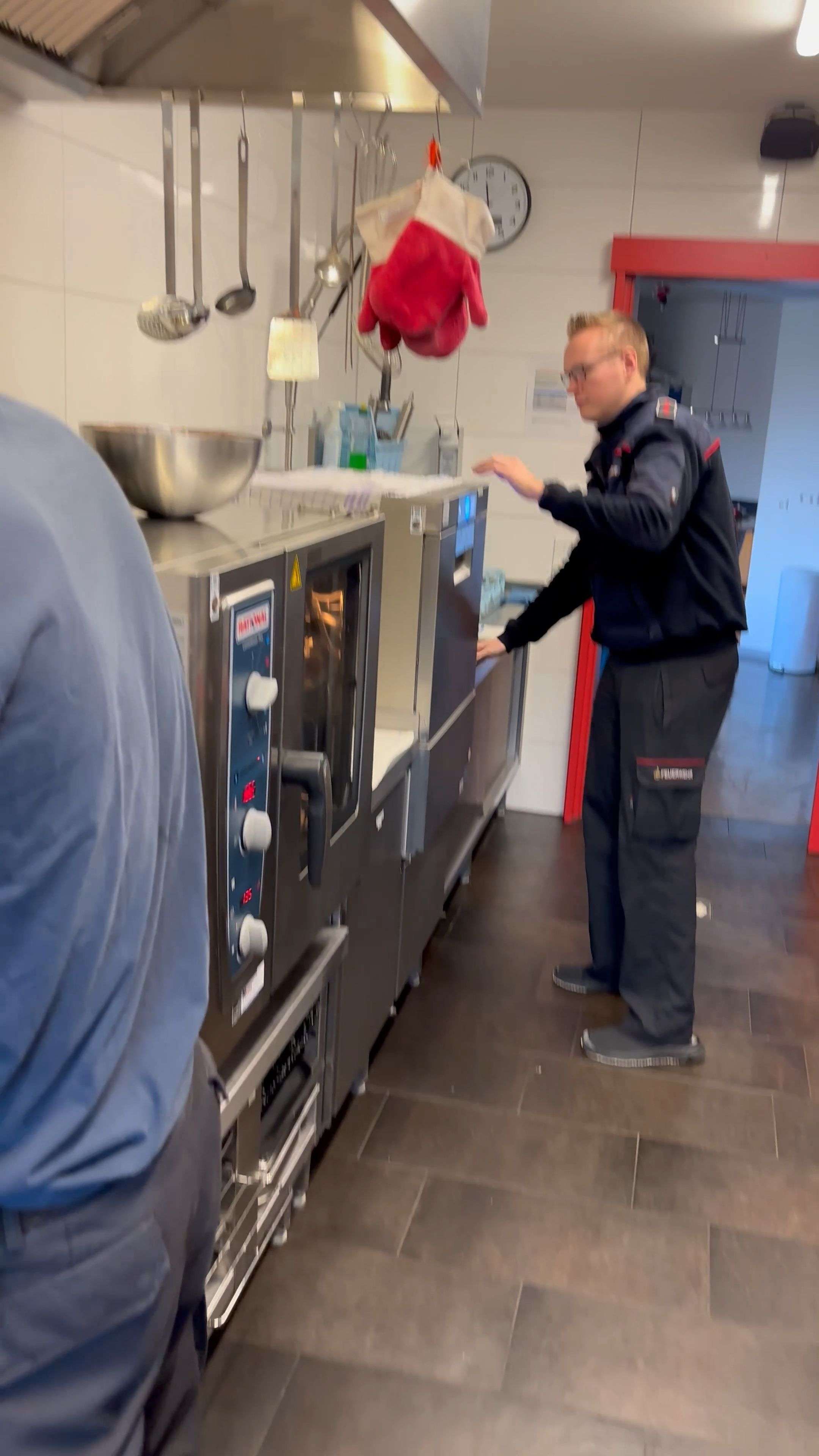 Video: Weihnachtsdienst bei der Feuerwehr