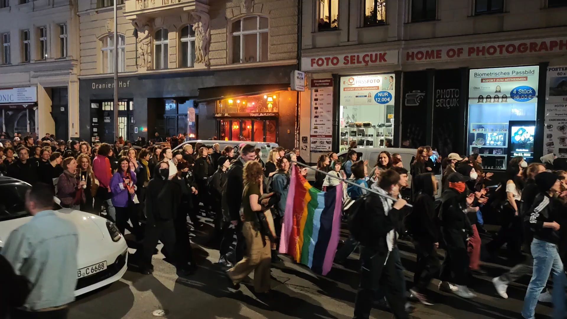 Video: Linke Demo zur Walpurgisnacht in Berlin-Kreuzberg vor 1. Mai
