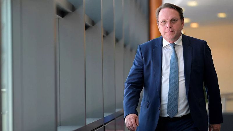 Spionageuntersuchung: Brüssel erhöht Druck auf ungarischen EU-Kommissar Várhelyi