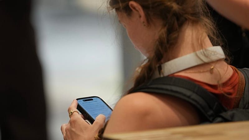 Video: Frankreichs Verfassungsrat billigt Sterbehilfegesetz und kippt Social-Media-Verbot